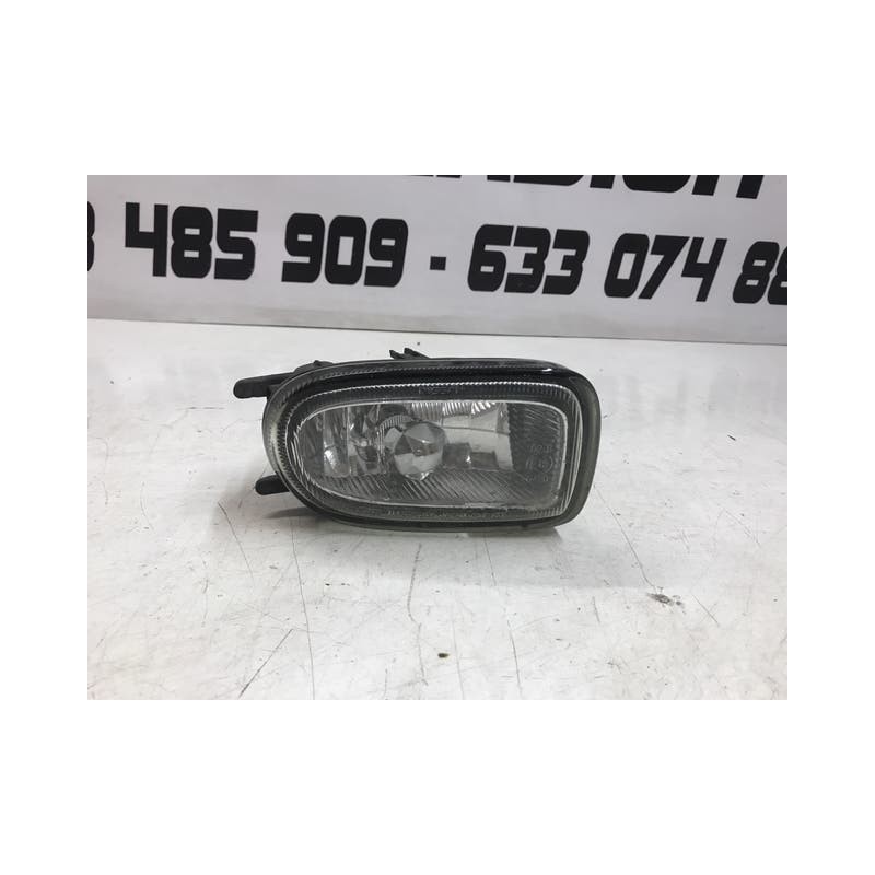 Faro antinieblas derecho nissan bluebird